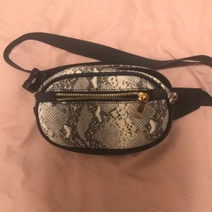 Snakes skinned fanny pack